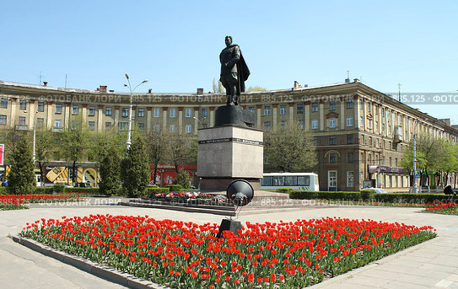 Памятник черняховскому в воронеже фото